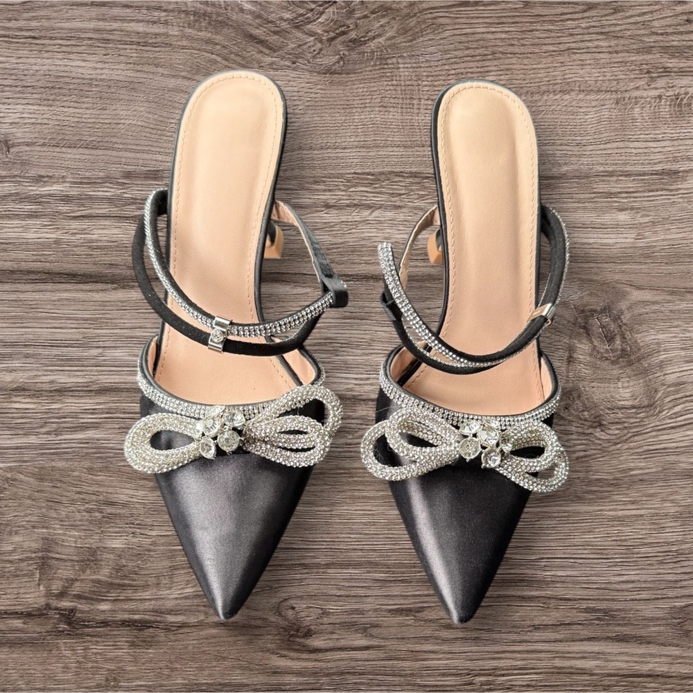 Elegant Black Satin Women's Heels with Rhinestone Bow